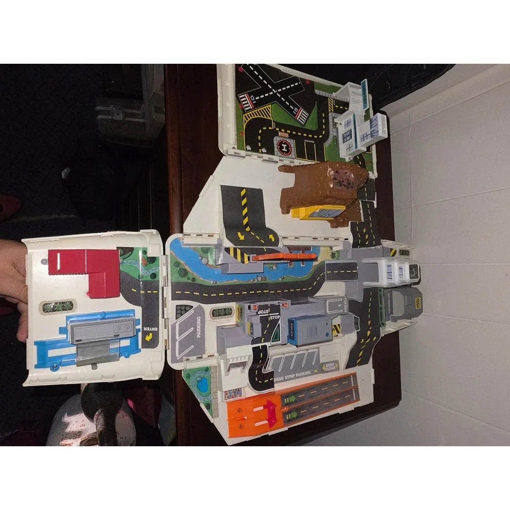 Vintage Galoob Micro Machines Super City Service Center Transforming Van Playset
